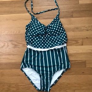 Never worn ModCloth Cleo emerald green swimsuit